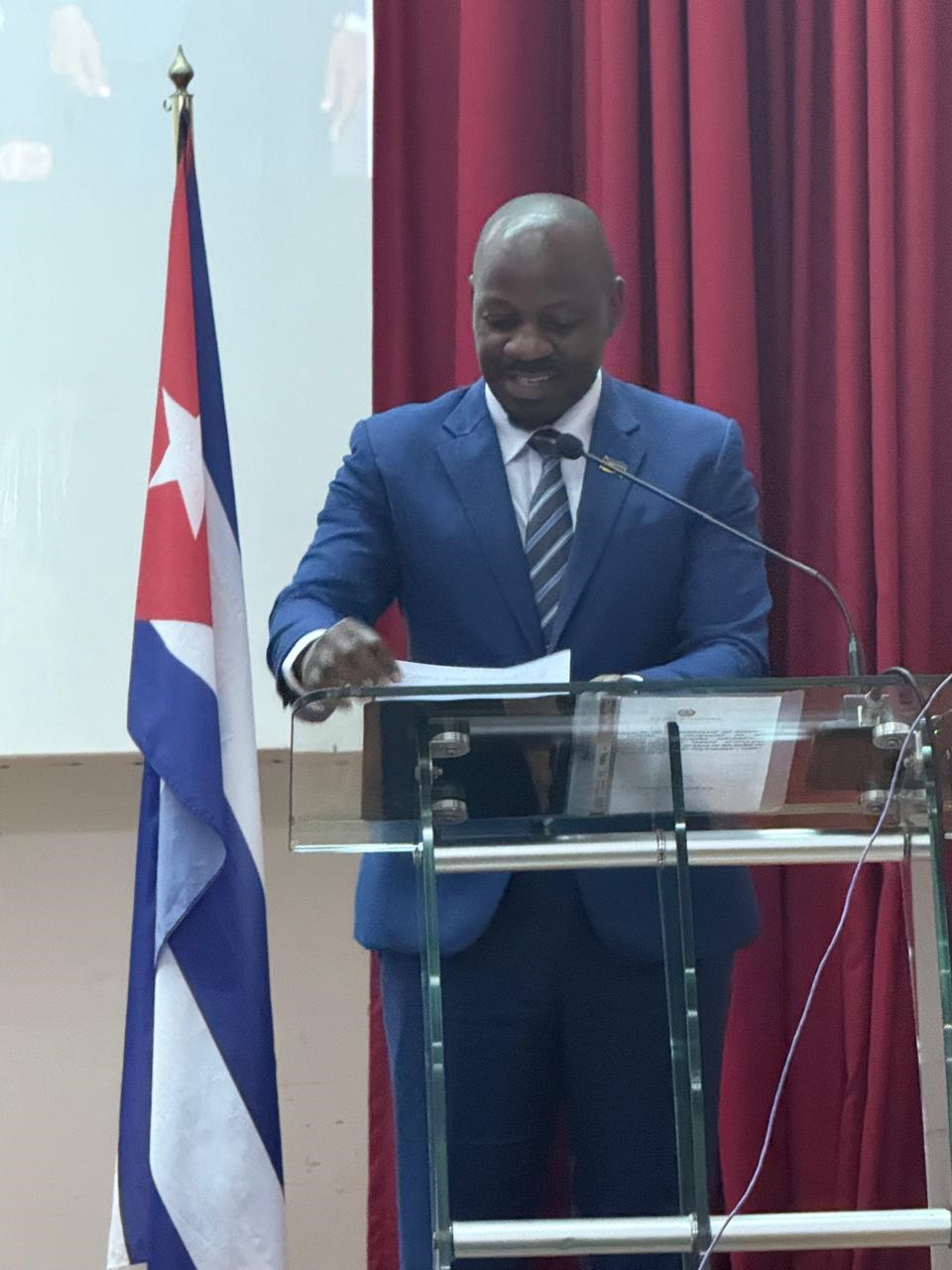 1. Sua Excelência o Ministro da Administração Estatal e Função Pública (MAEFP), em representação do Presidente da República, em nome do Governo, no Colóquio alusivo aos 50 anos de relações de amizade e cooperação Moçambique-Cuba, realizado no dia 27 de Agosto de 2025.