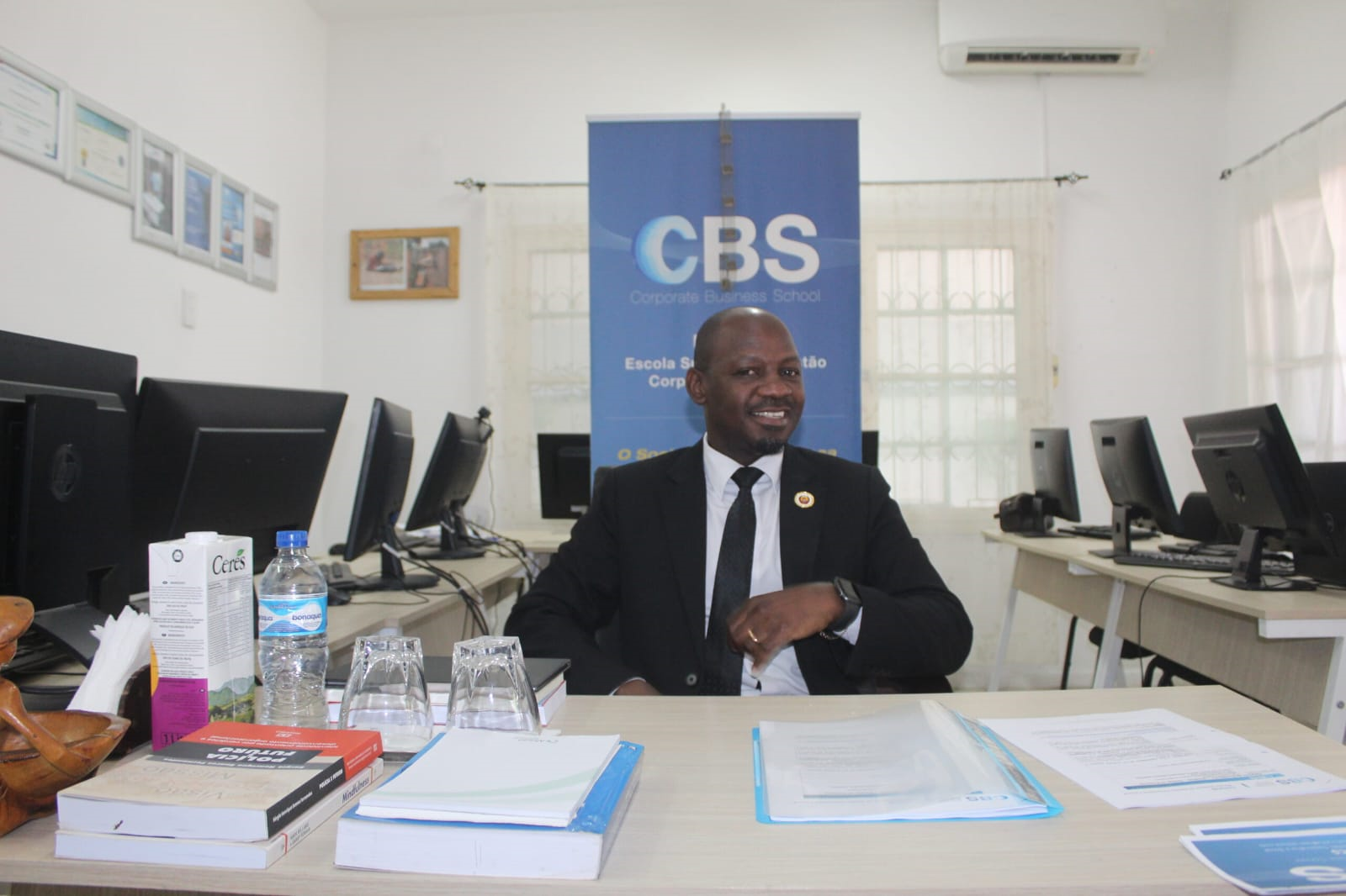 O Ministro da Administração Estatal e Função Pública, Inocêncio Impissa, defendeu, na quarta-feira, 25 de Fevereiro de 2026, na cidade de Maputo, que a transformação digital da Administração Pública moçambicana deixou de ser uma opção para se afirmar como uma necessidade estratégica, sublinhando que o País ainda tem “um caminho a percorrer” para responder, com eficácia e rapidez, às crescentes exigências dos cidadãos